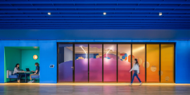 «Сила цвета»: зачем Adobe выкрасила свой новый офис в Сан-Хосе в синий, зелёный и оранжевый ?