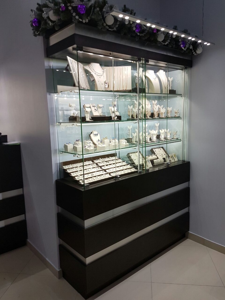 стеклянные витрины