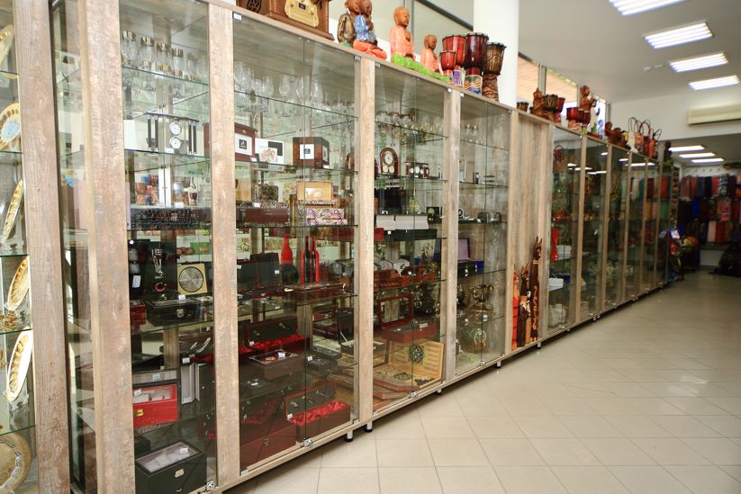 Витрины для магазина индийских товаров